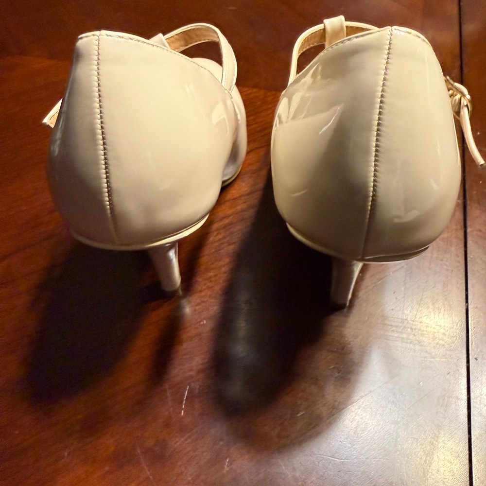 Elegant Cream Heels - Picture 4 of 5